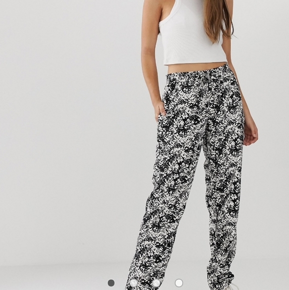 NWT Snake Print Joggers Size Medium - Picture 2 of 7